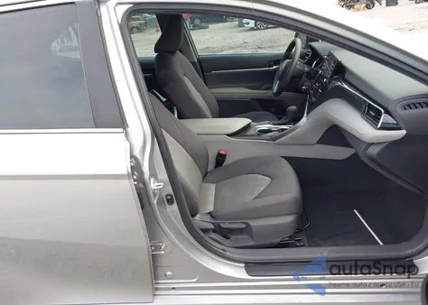 2021 Toyota Camry Le z USA, uszkodzony, nr VIN 4T1C11AK9MU599703